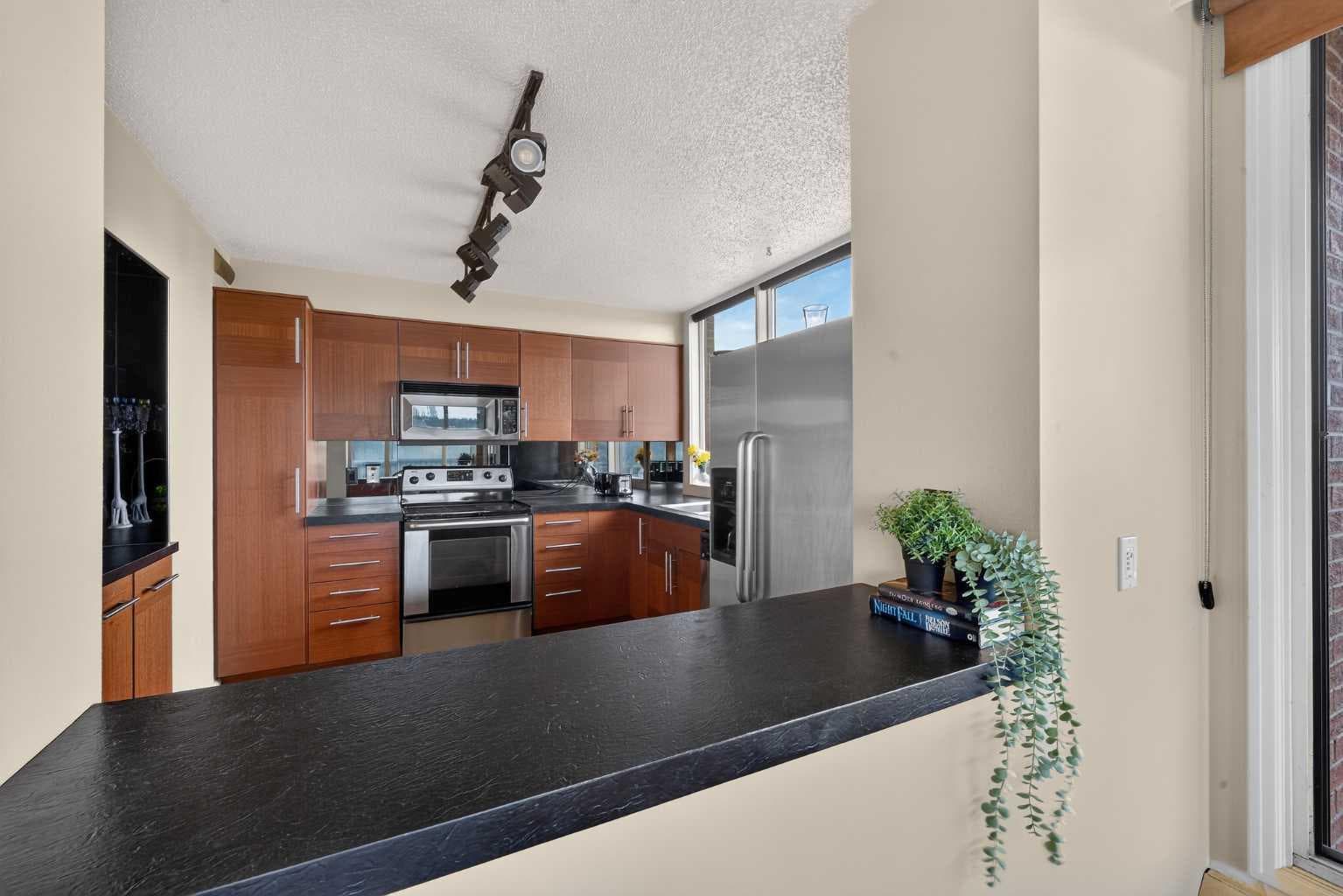 1607, 145 Point Drive NW