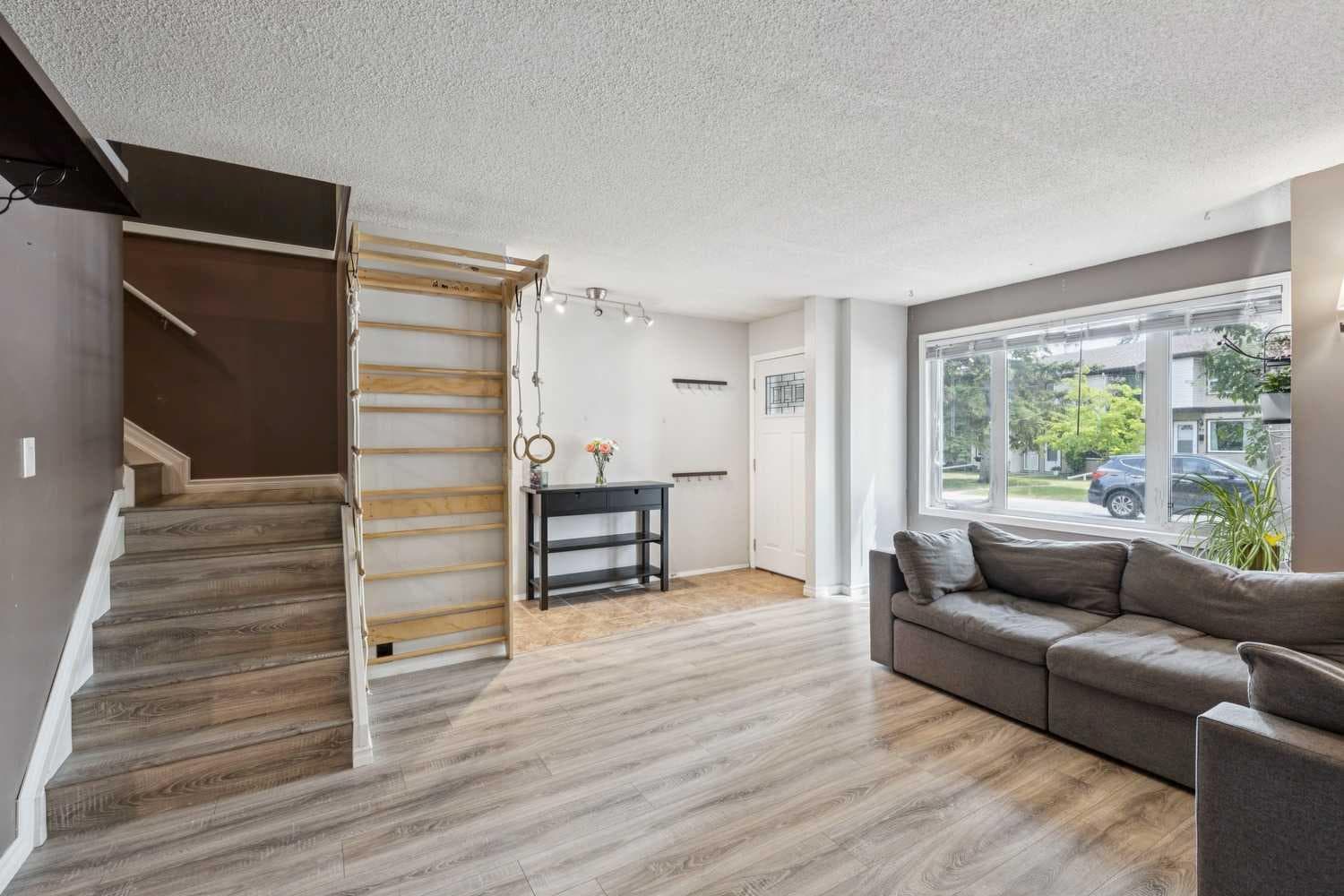 83, 630 Sabrina Road SW
