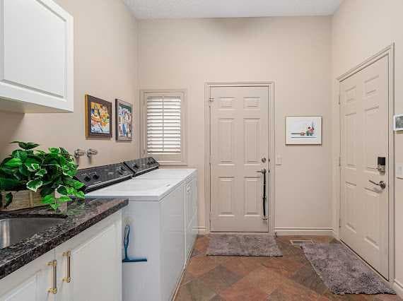 39 Baycrest Court SW