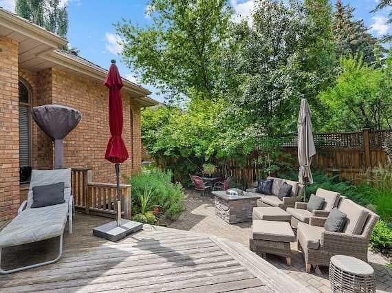 39 Baycrest Court SW