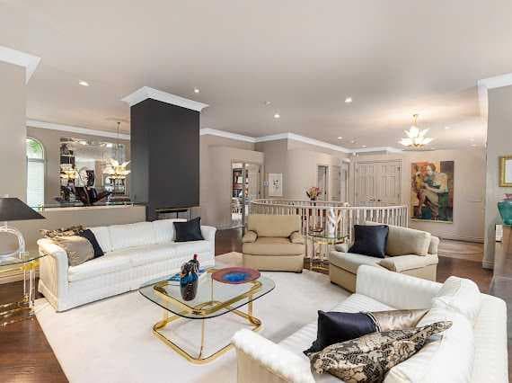 39 Baycrest Court SW
