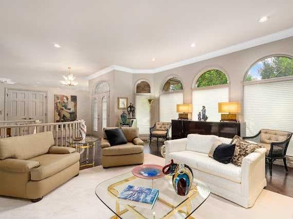 39 Baycrest Court SW