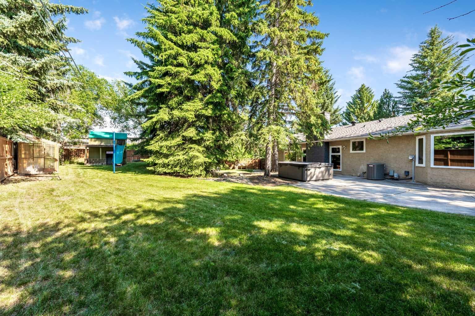 224 Varsity Crescent NW