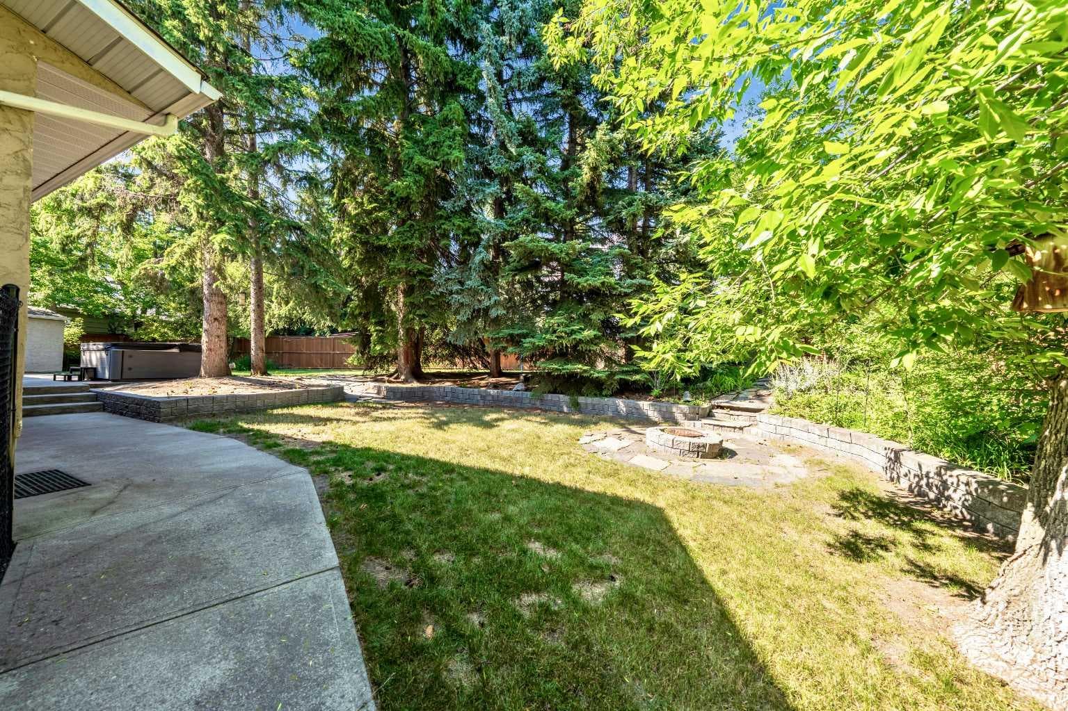 224 Varsity Crescent NW