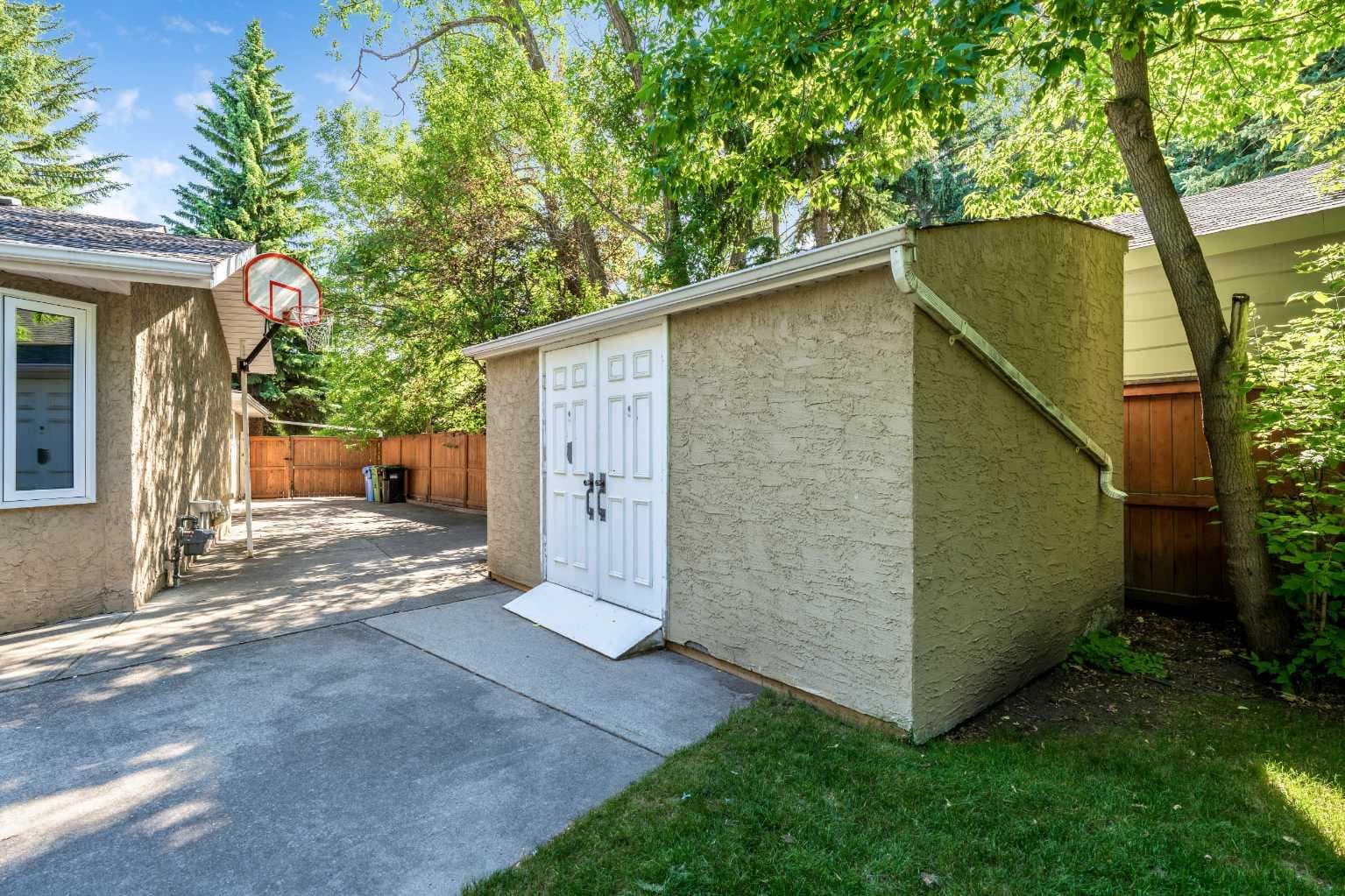 224 Varsity Crescent NW