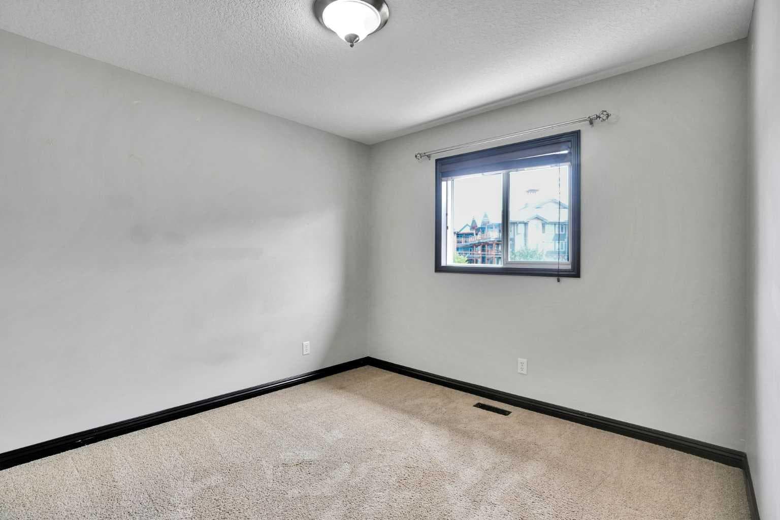 212 Everbrook Way SW