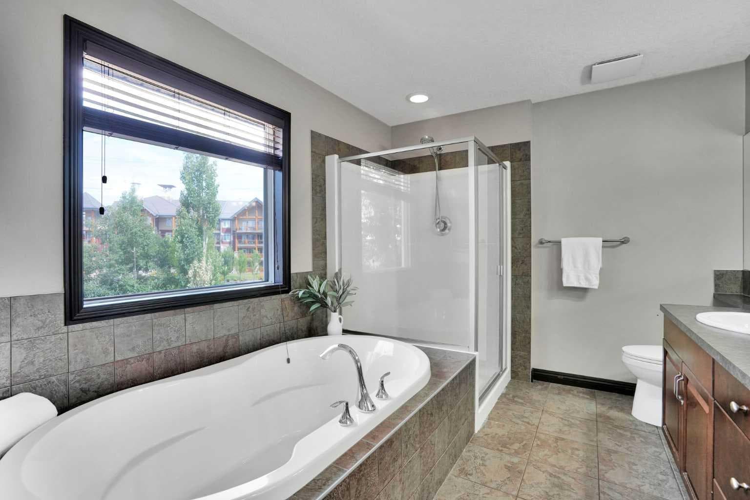 212 Everbrook Way SW