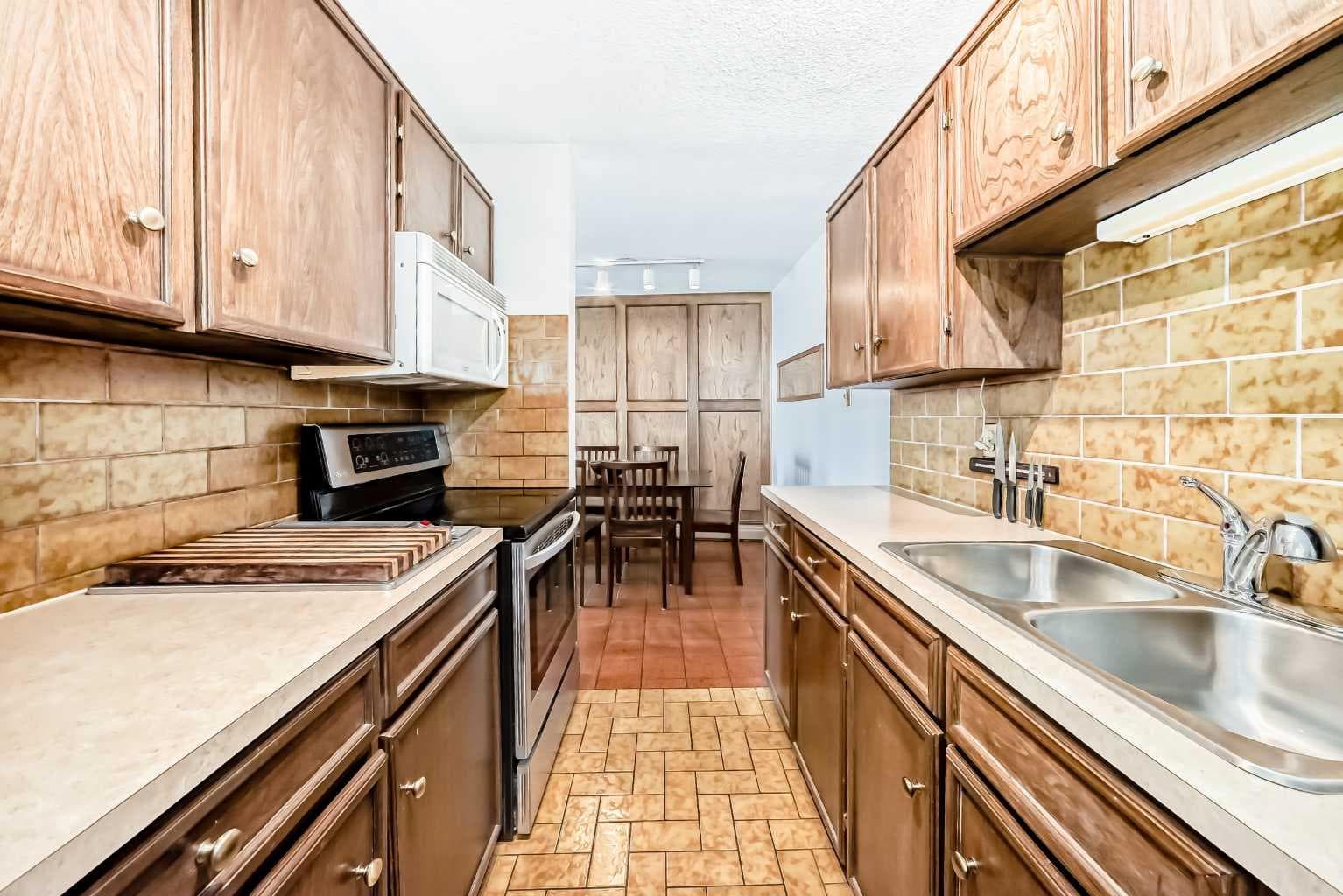 201, 512 Cedar Crescent SW