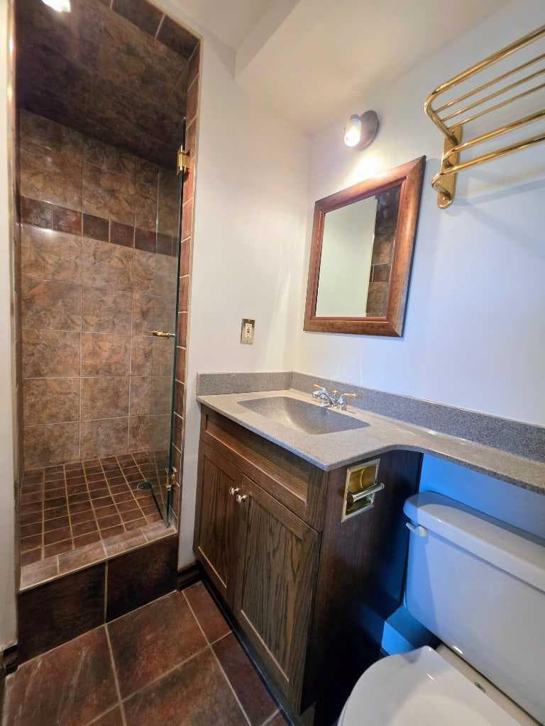 201, 512 Cedar Crescent SW