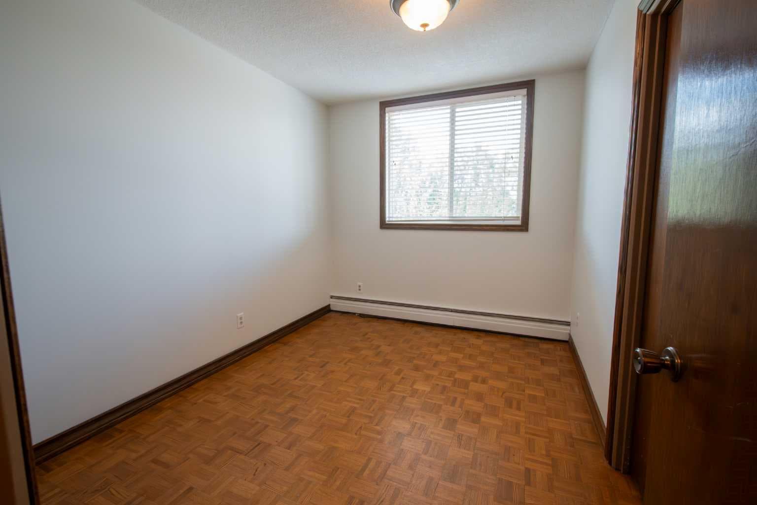201, 512 Cedar Crescent SW