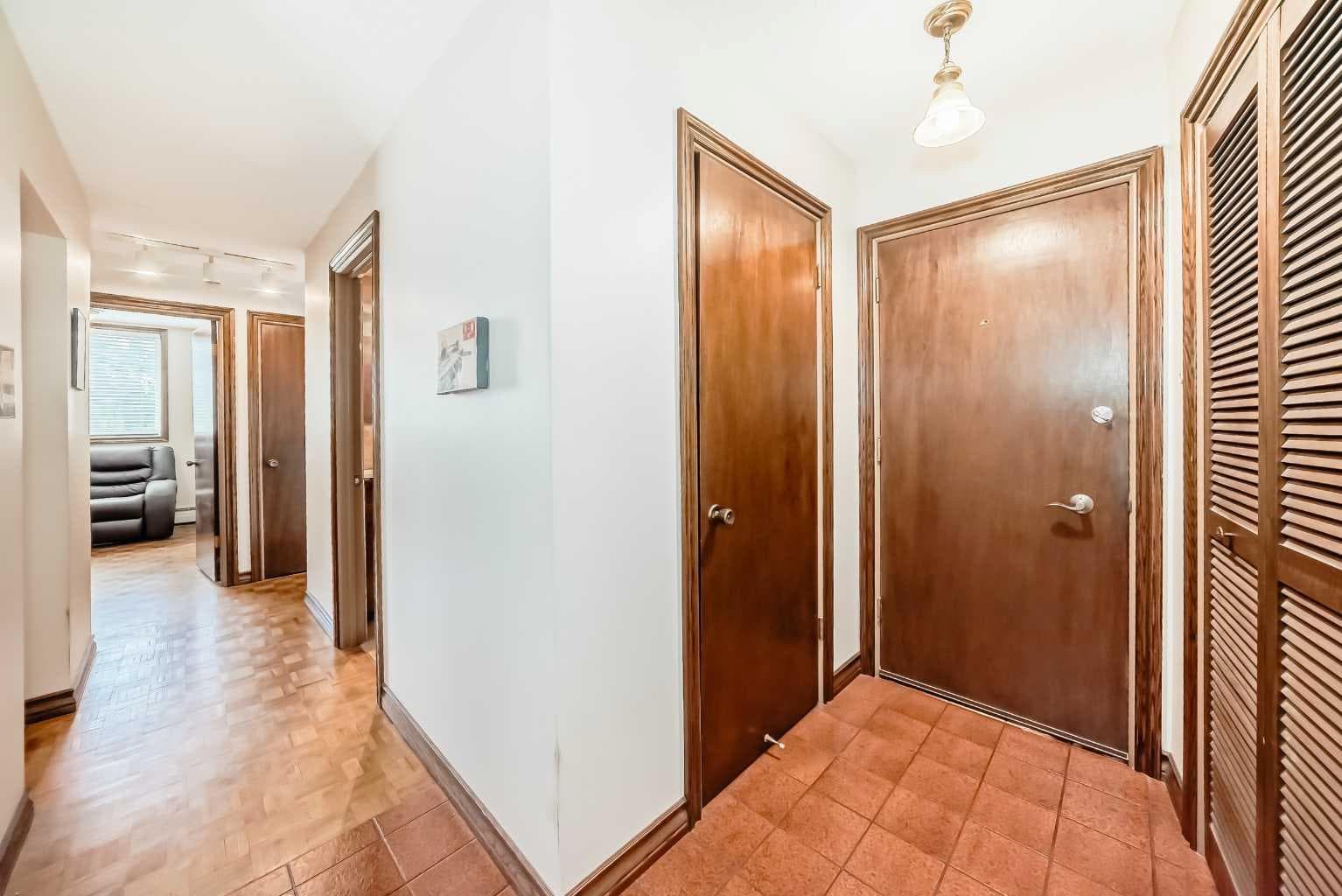 201, 512 Cedar Crescent SW