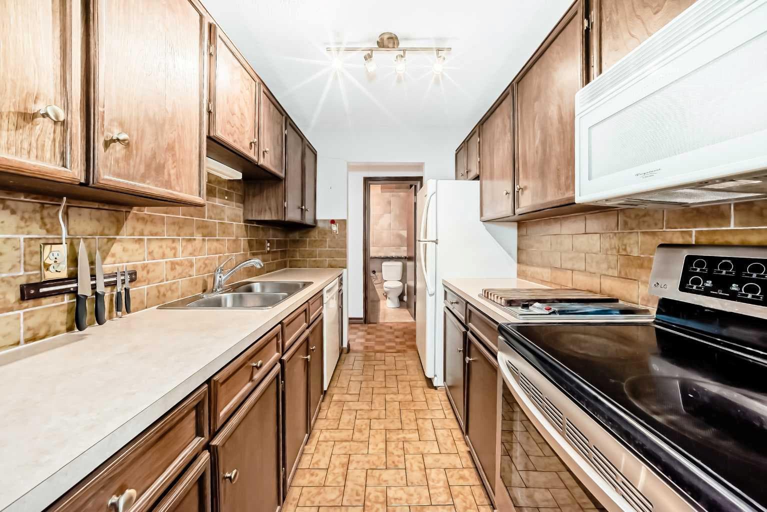 201, 512 Cedar Crescent SW