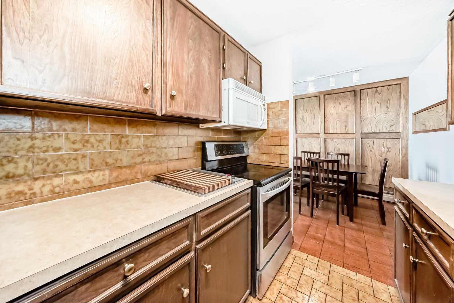 201, 512 Cedar Crescent SW