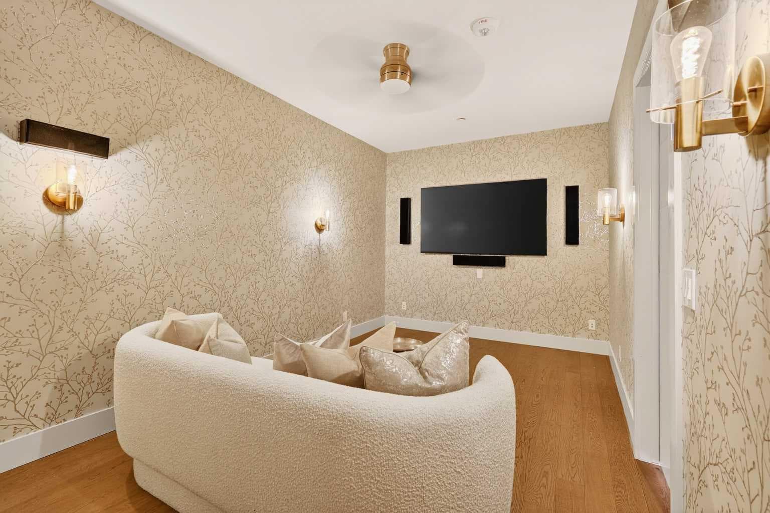 101, 23 Mahogany Circle SE