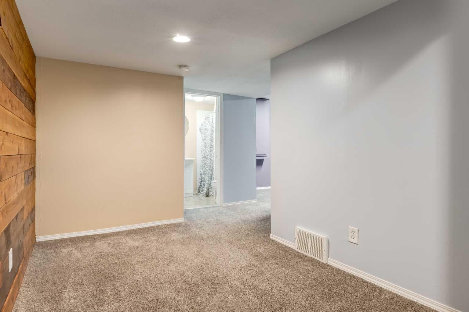 87 Royal Elm Way NW