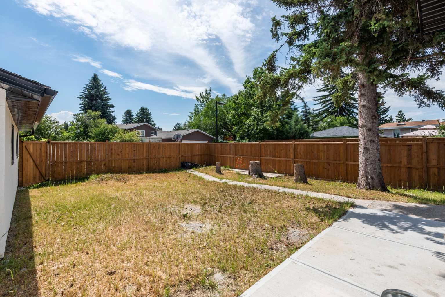 1731 111 Avenue SW