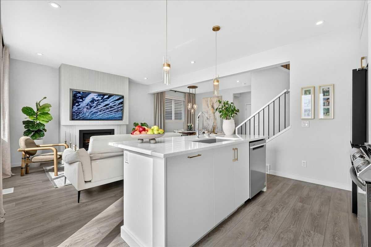 90 Savoy Landing SE