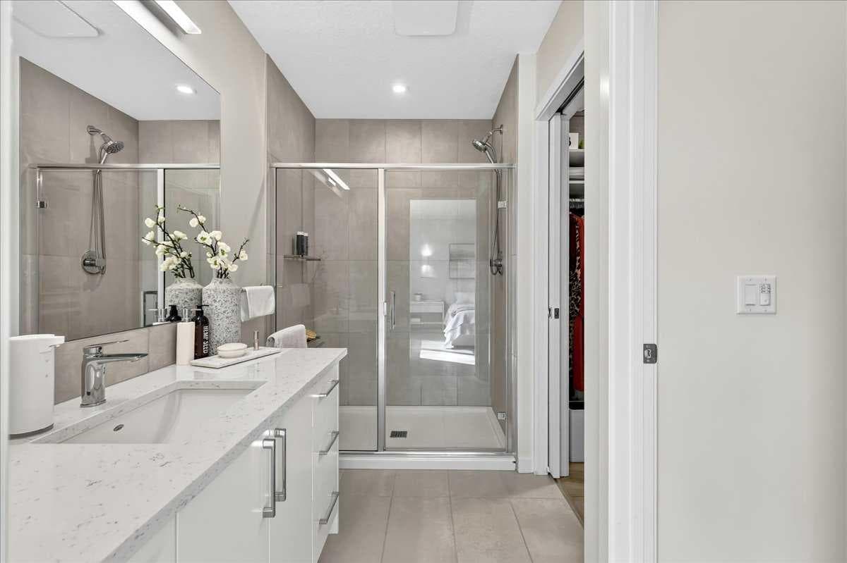 90 Savoy Landing SE