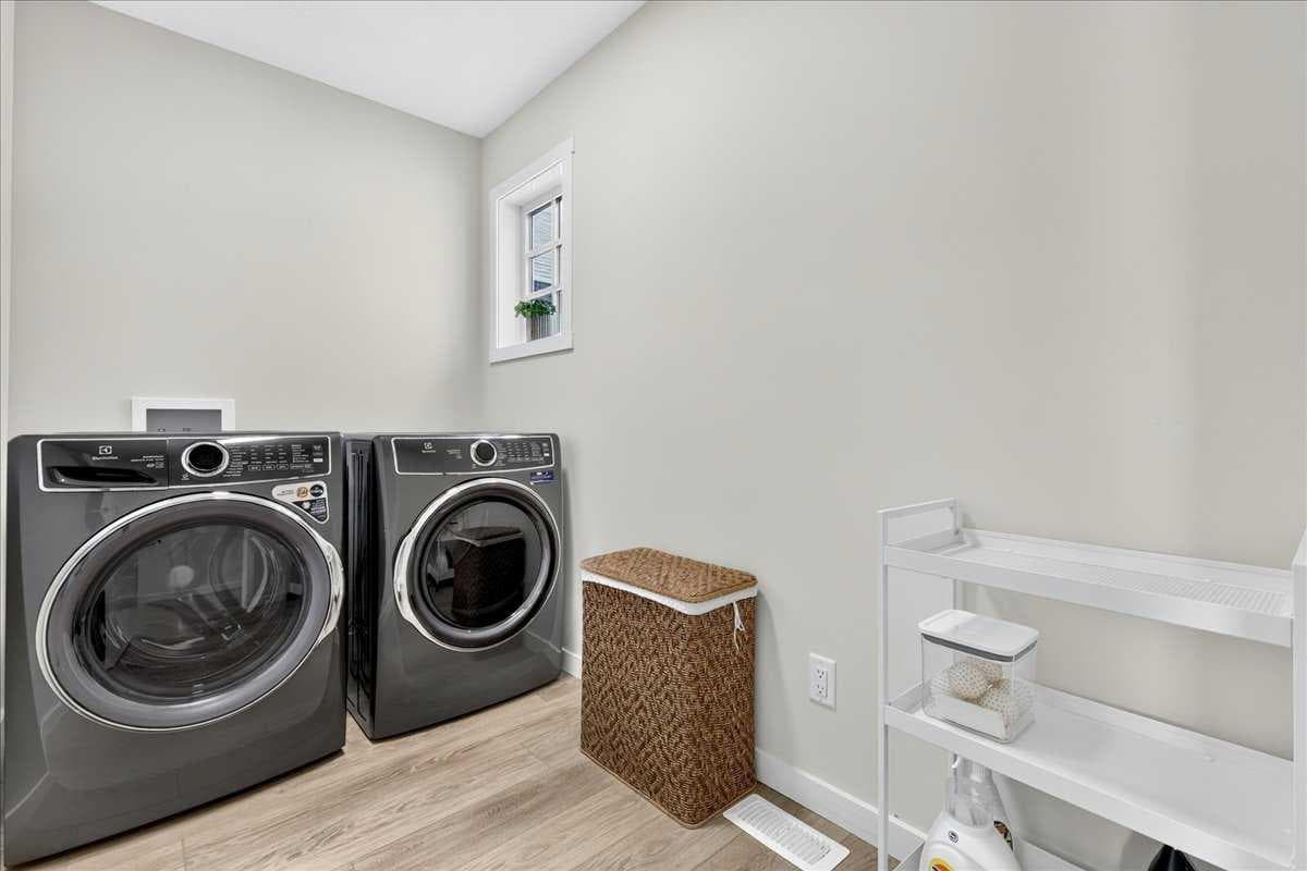 90 Savoy Landing SE
