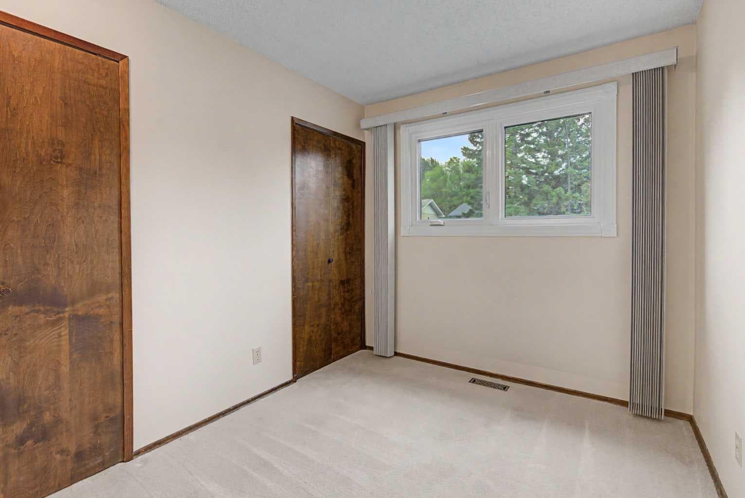 163 Lake Sylvan Close SE
