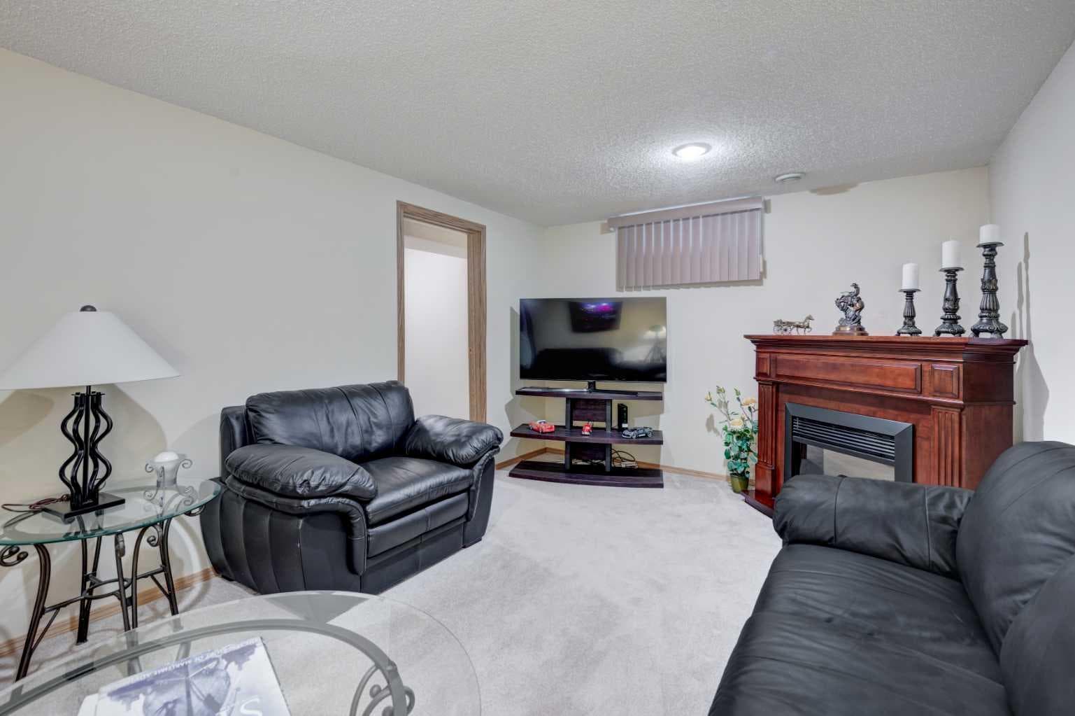 163 Lake Sylvan Close SE