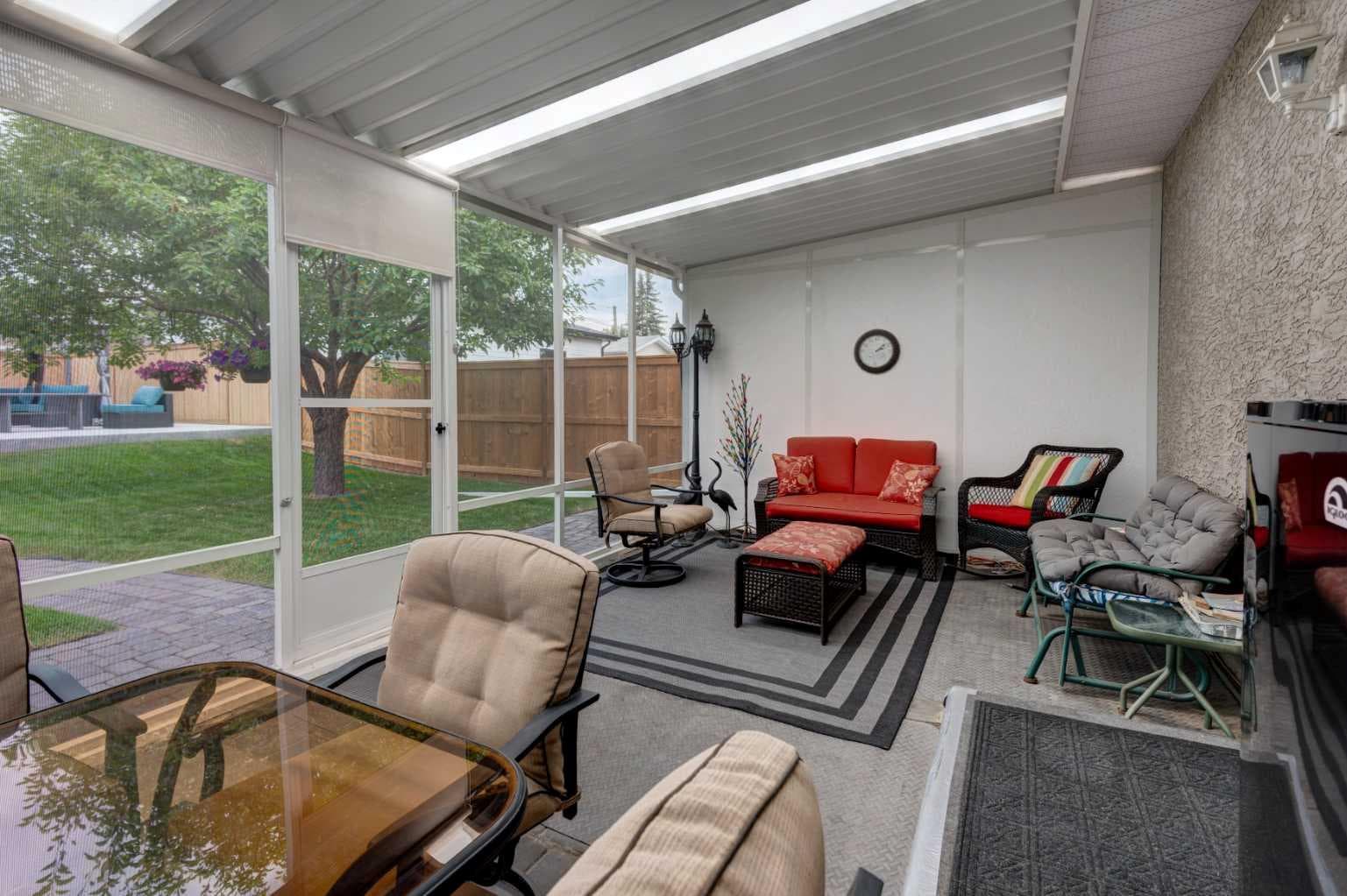 163 Lake Sylvan Close SE