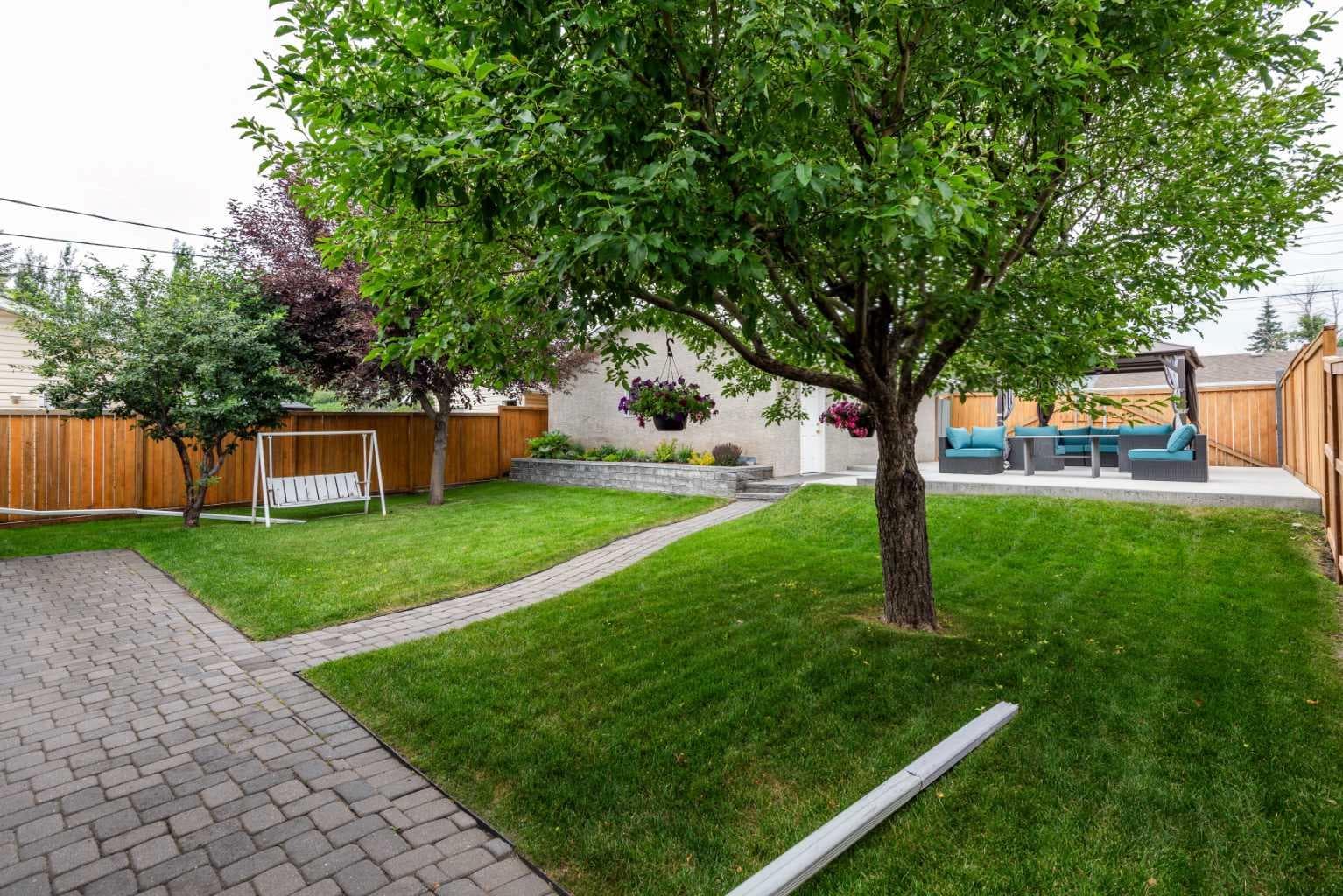 163 Lake Sylvan Close SE