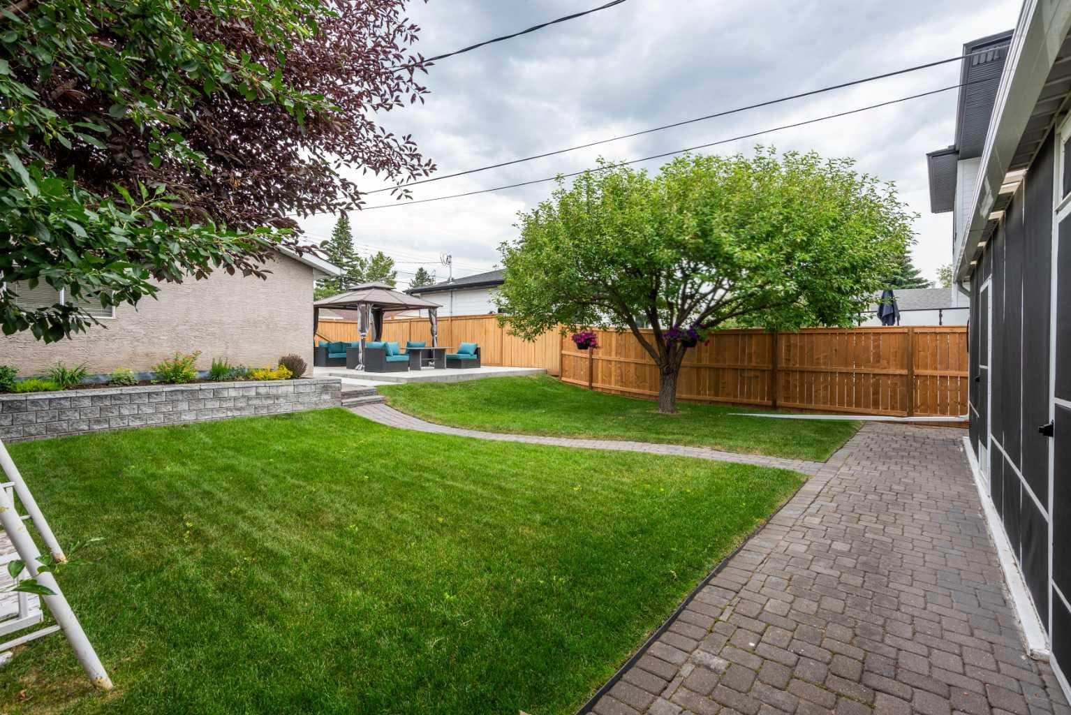 163 Lake Sylvan Close SE