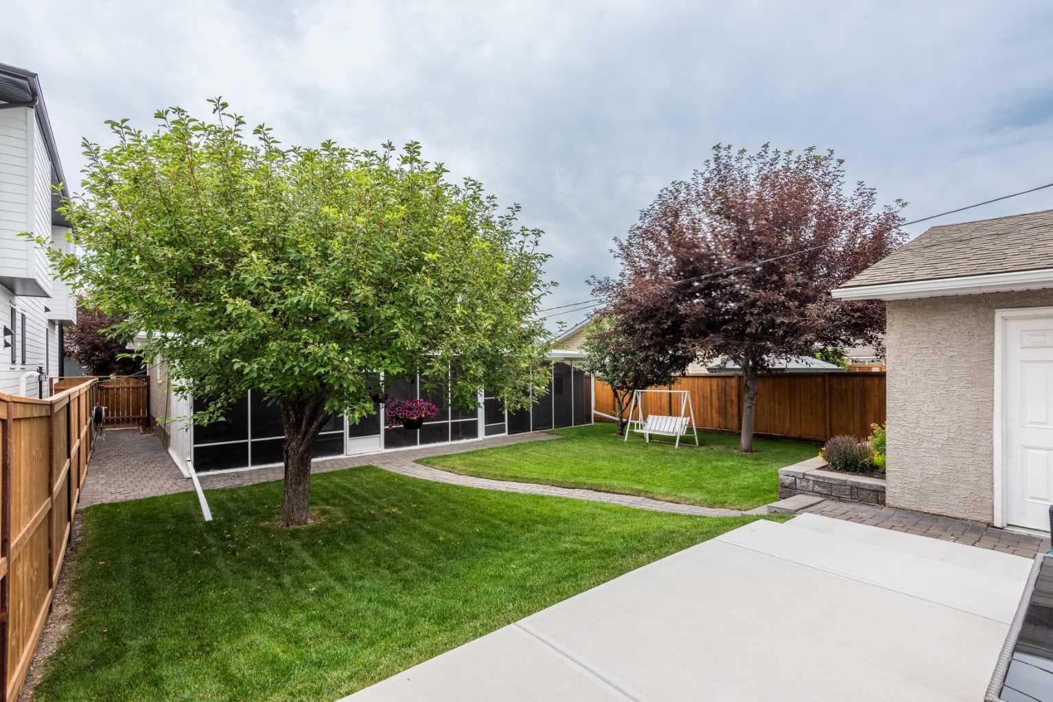 163 Lake Sylvan Close SE