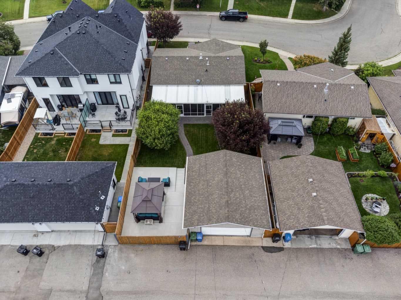 163 Lake Sylvan Close SE