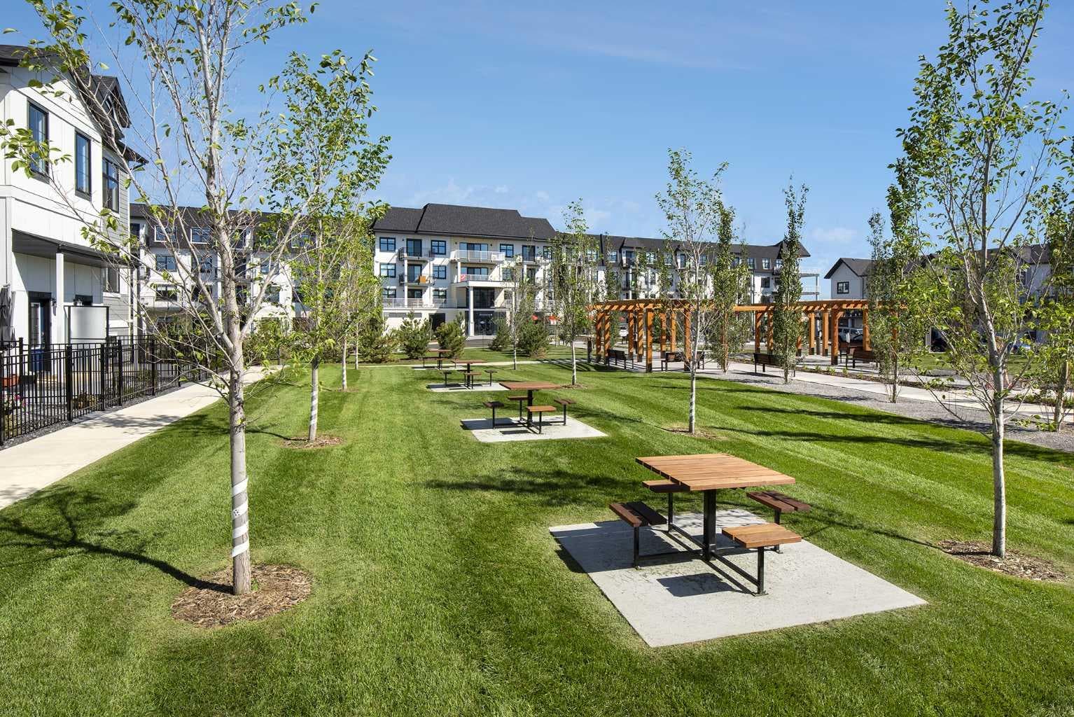 101, 255 Les Jardins Park SE