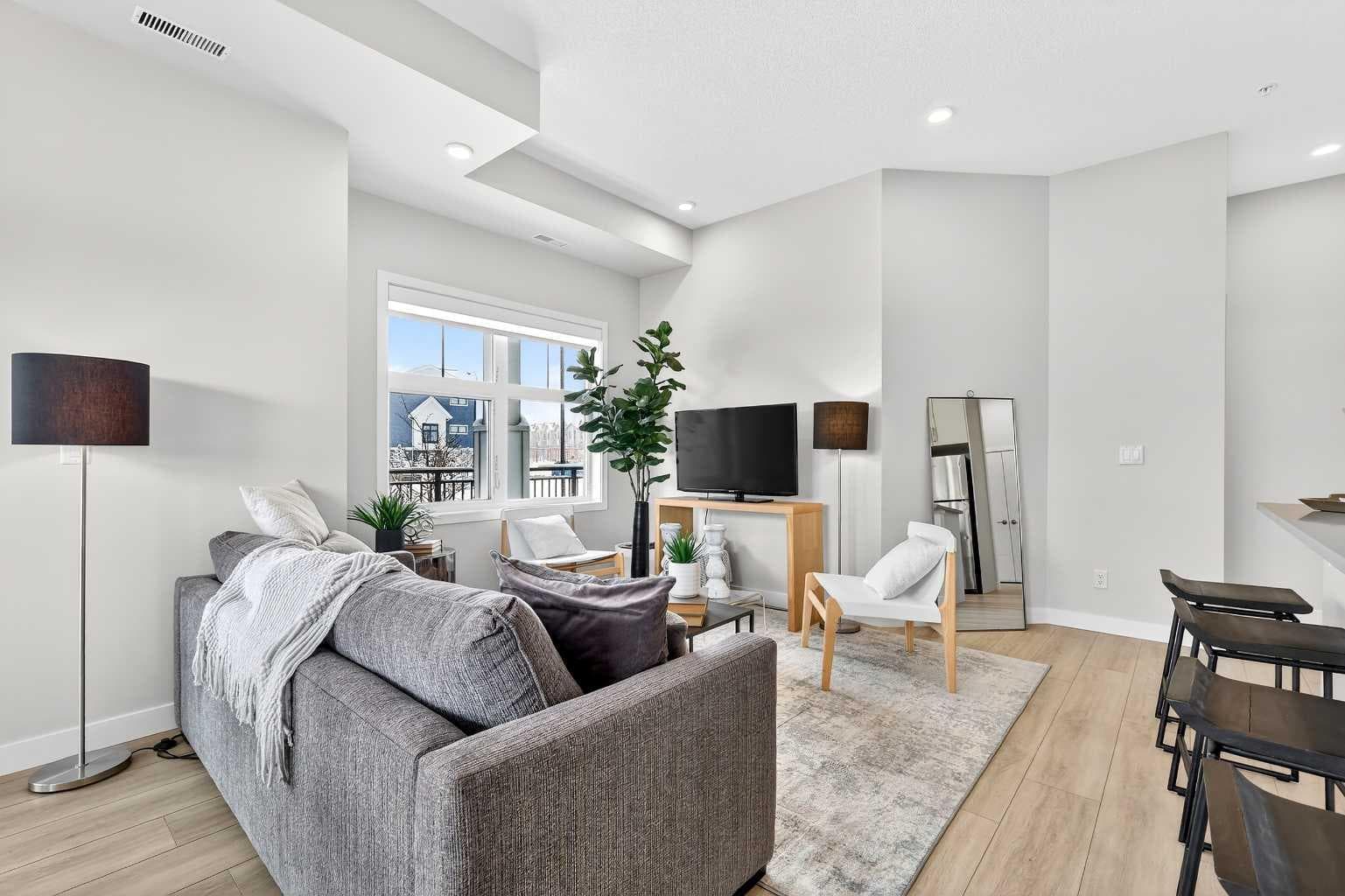 101, 255 Les Jardins Park SE