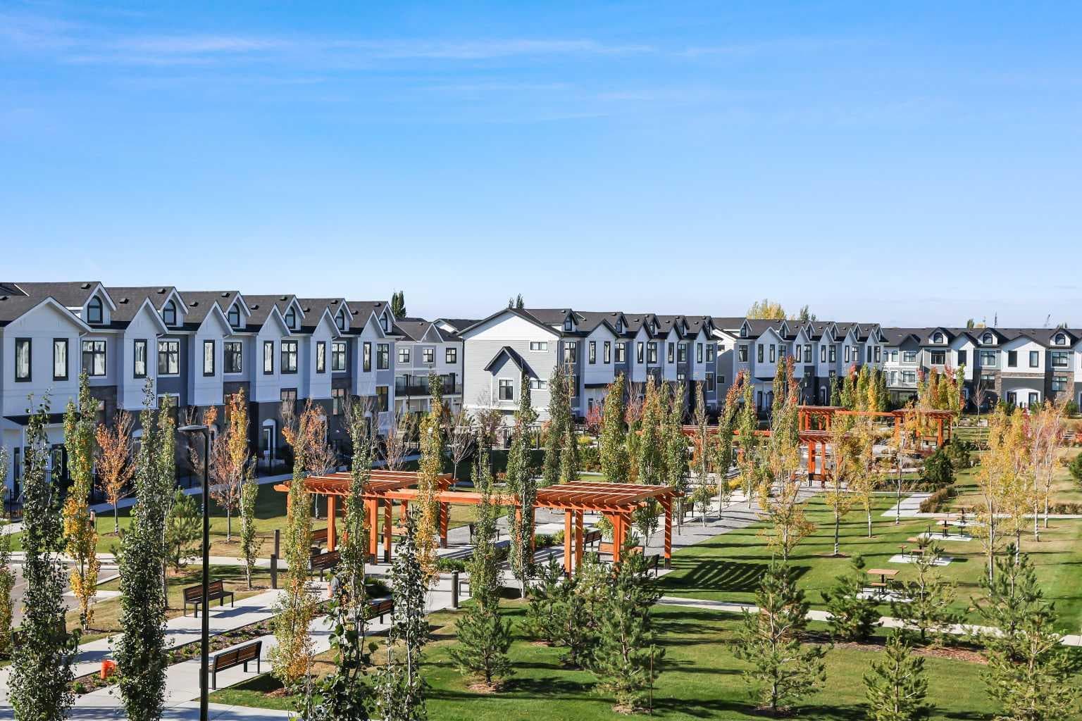 317, 255 Les Jardins Park SE