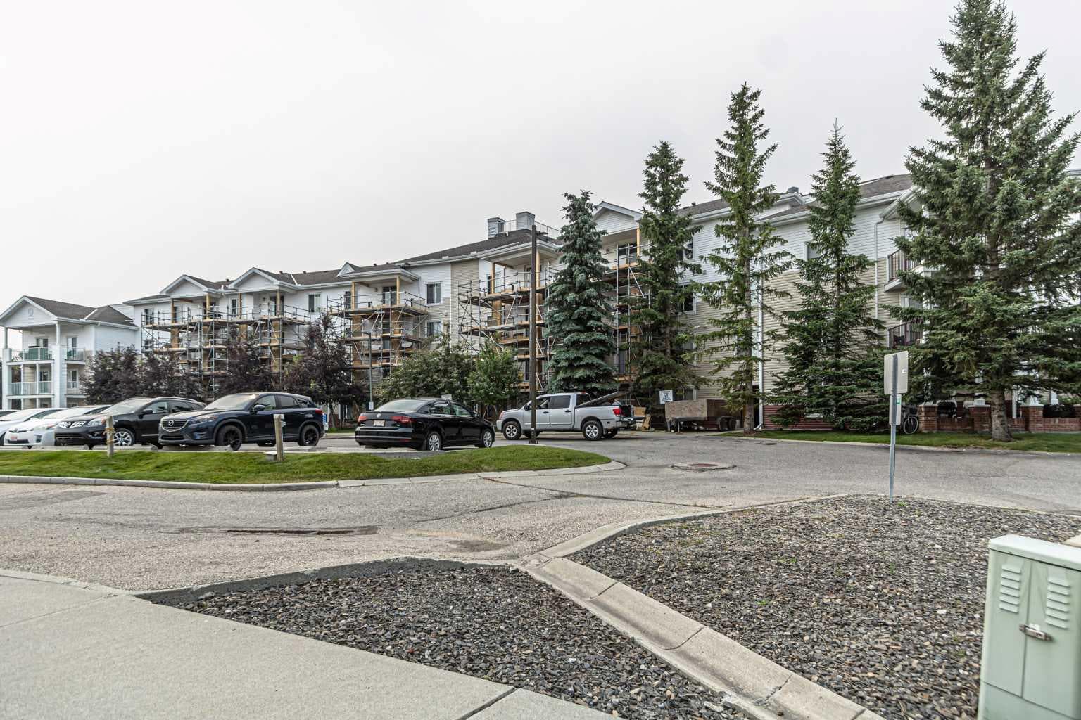 407, 9 Country Village Bay NE