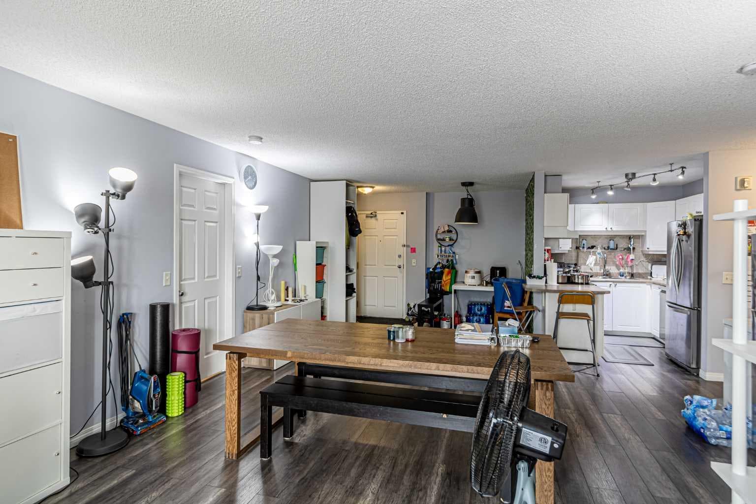 407, 9 Country Village Bay NE