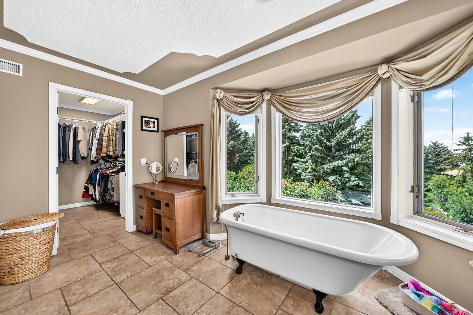 777 EAST LAKEVIEW Road 