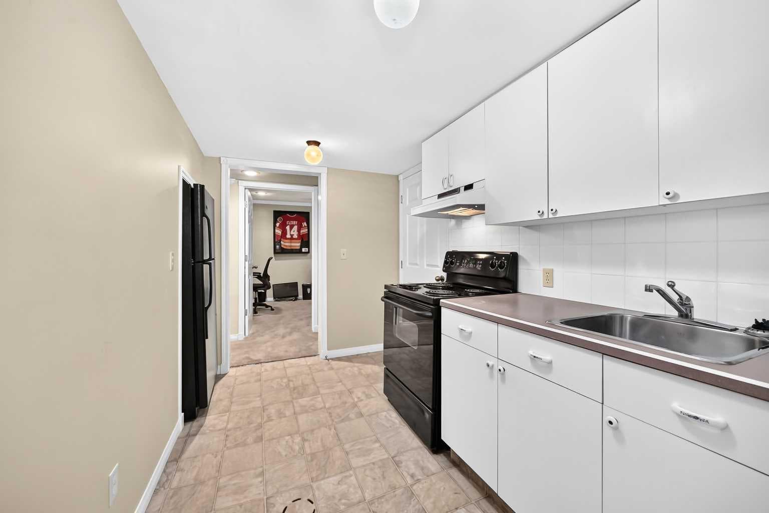 777 EAST LAKEVIEW Road 