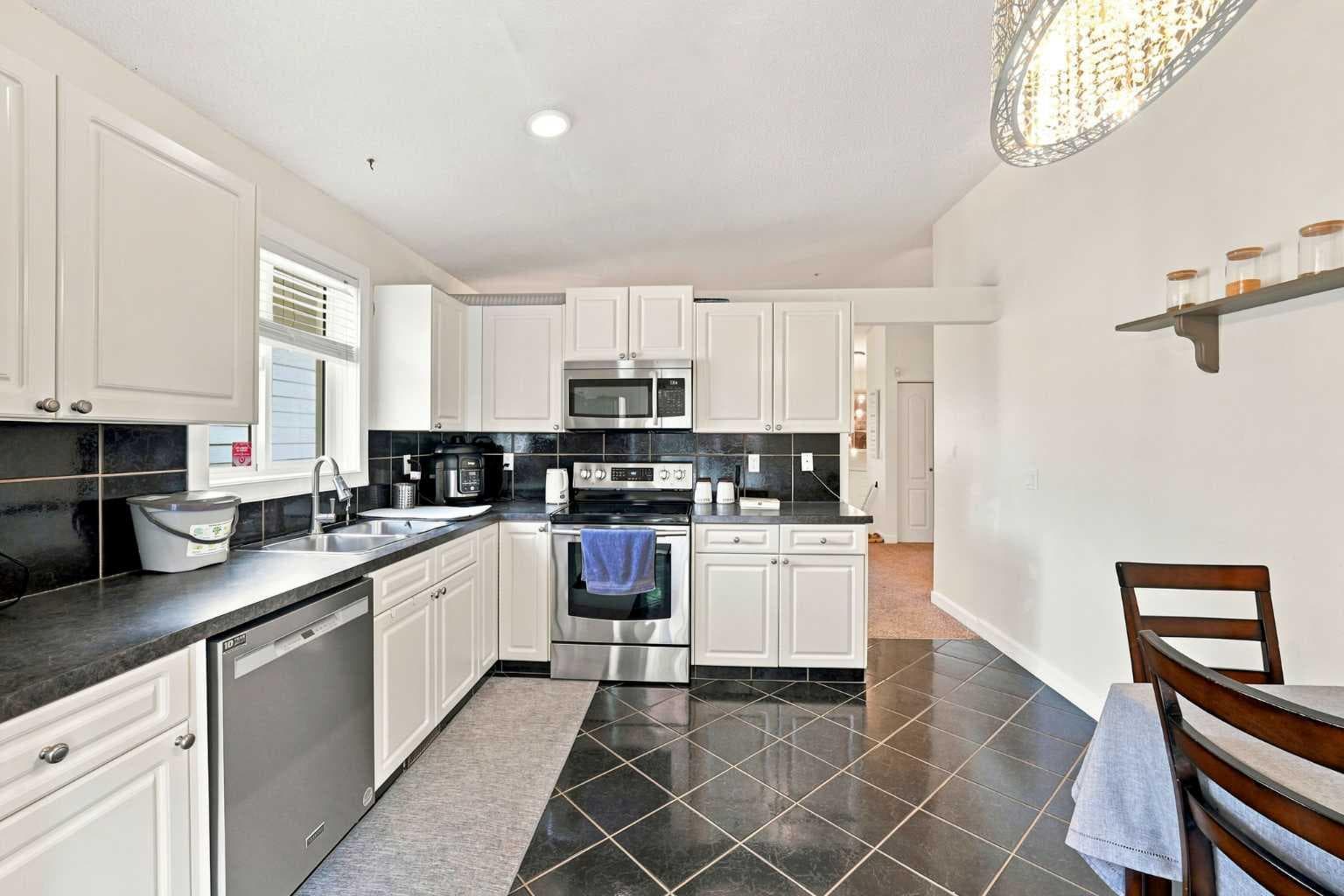 225 Harvest Glen Place NE