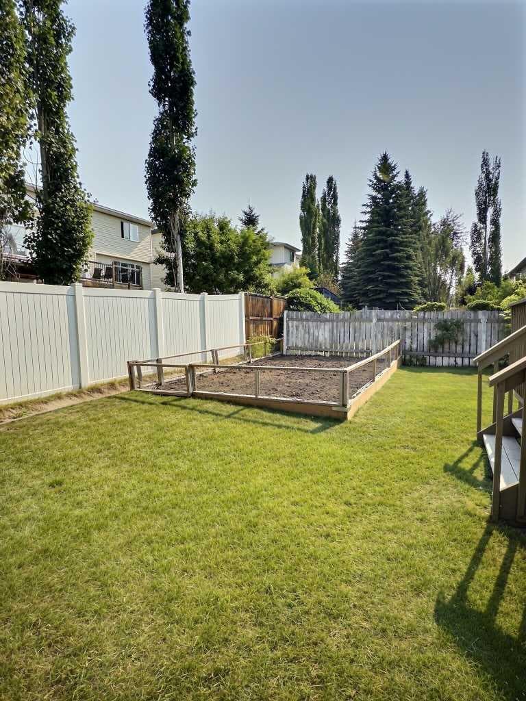 185 Tuscarora Close NW