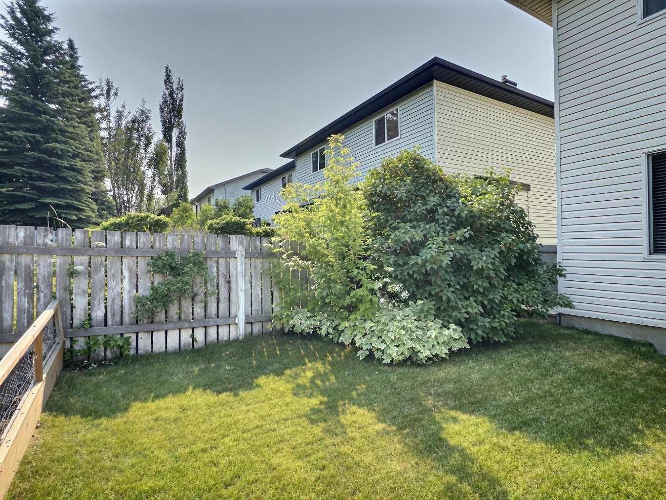 185 Tuscarora Close NW