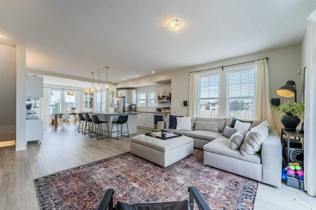 157 South Point Court SW