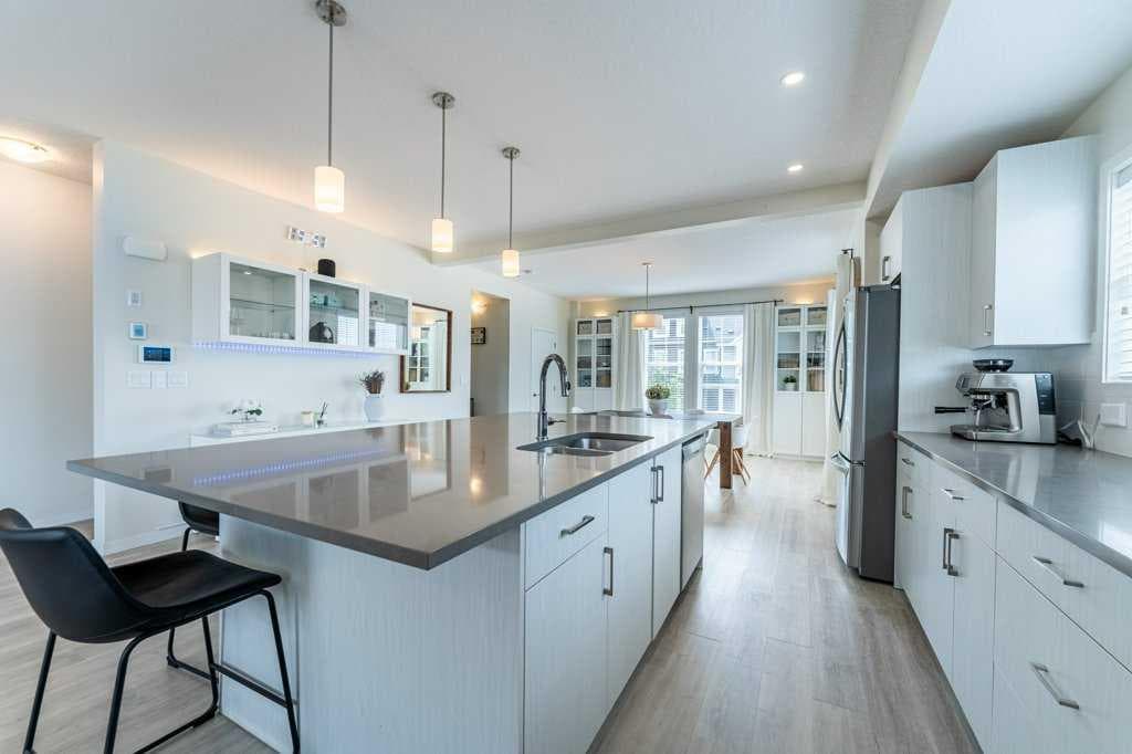 157 South Point Court SW