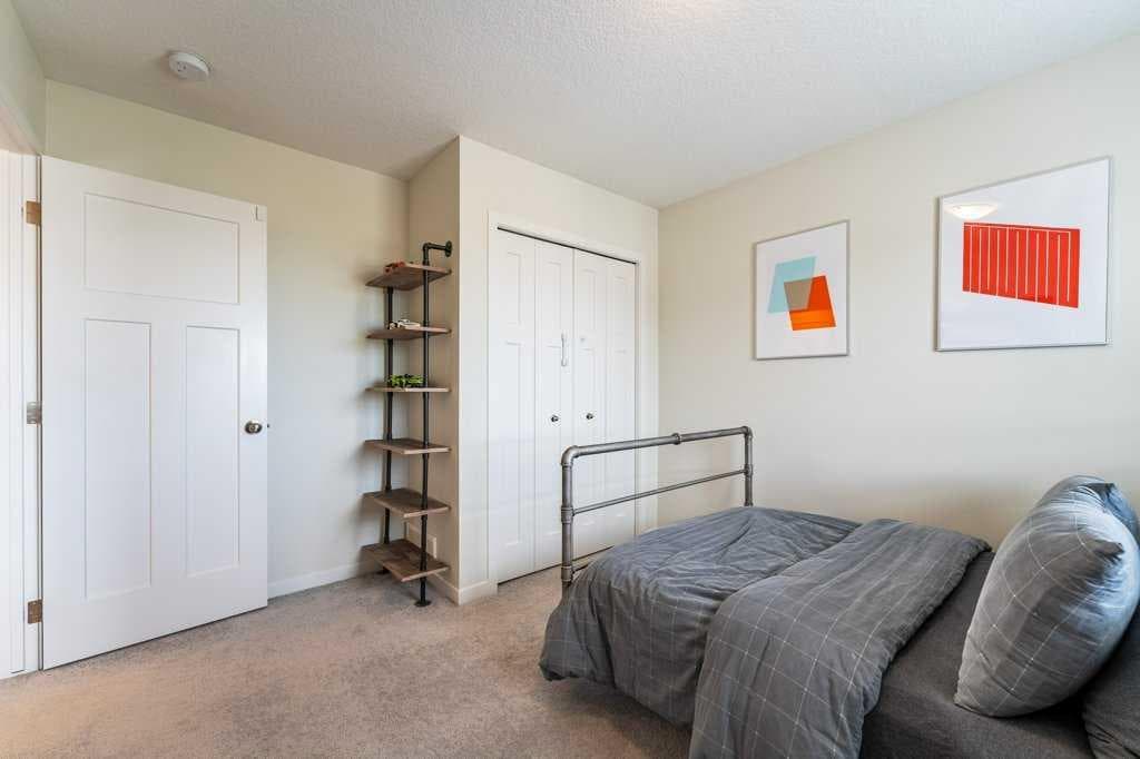 157 South Point Court SW