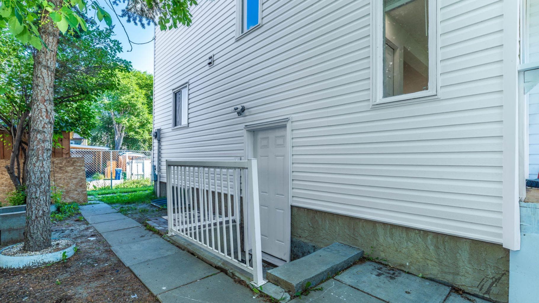 15 Taraglen Court NE