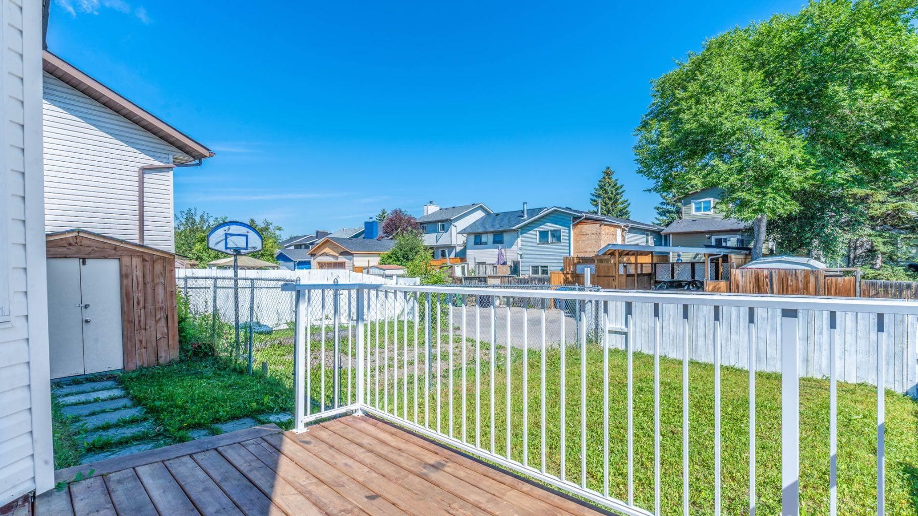 15 Taraglen Court NE