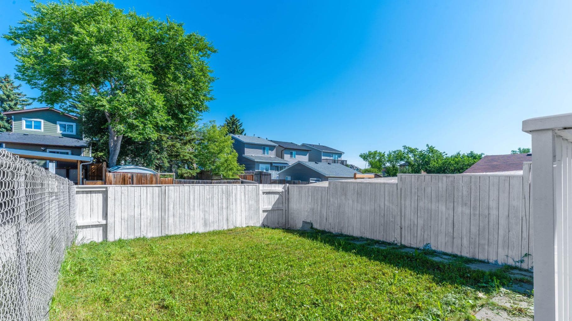 15 Taraglen Court NE
