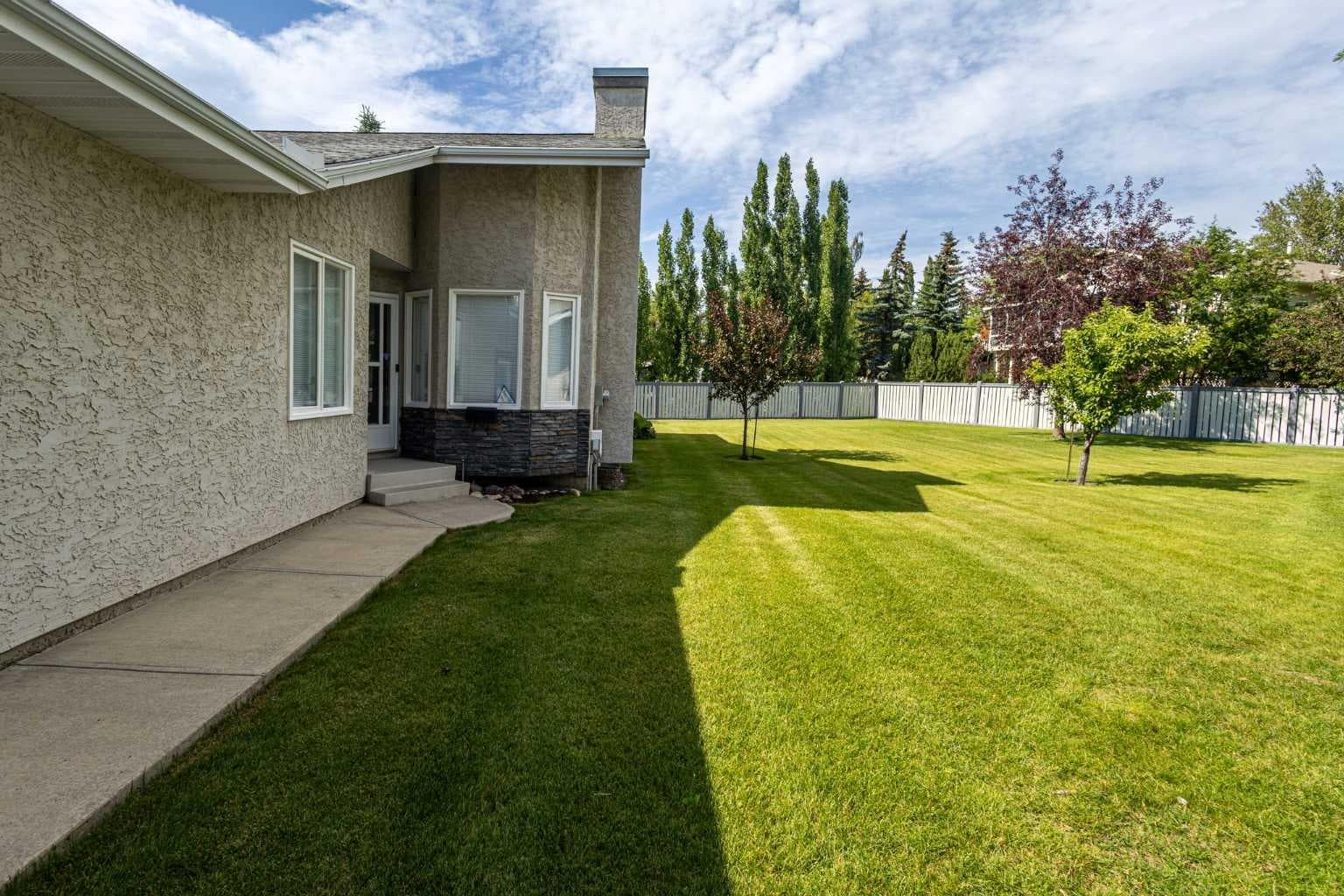 277 Arbour Cliff Close NW