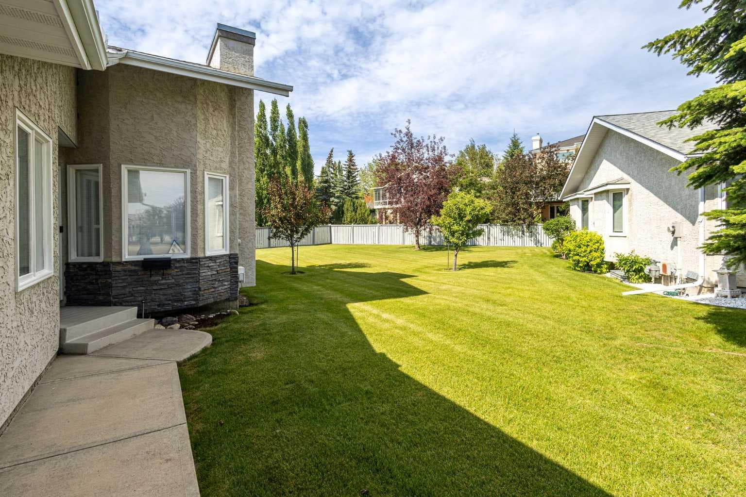 277 Arbour Cliff Close NW