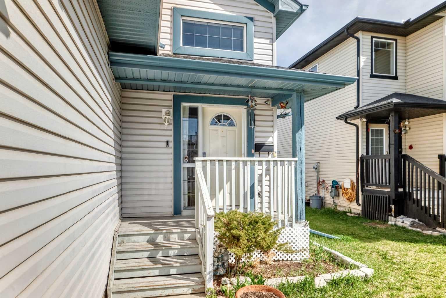 44 Canoe Square SW