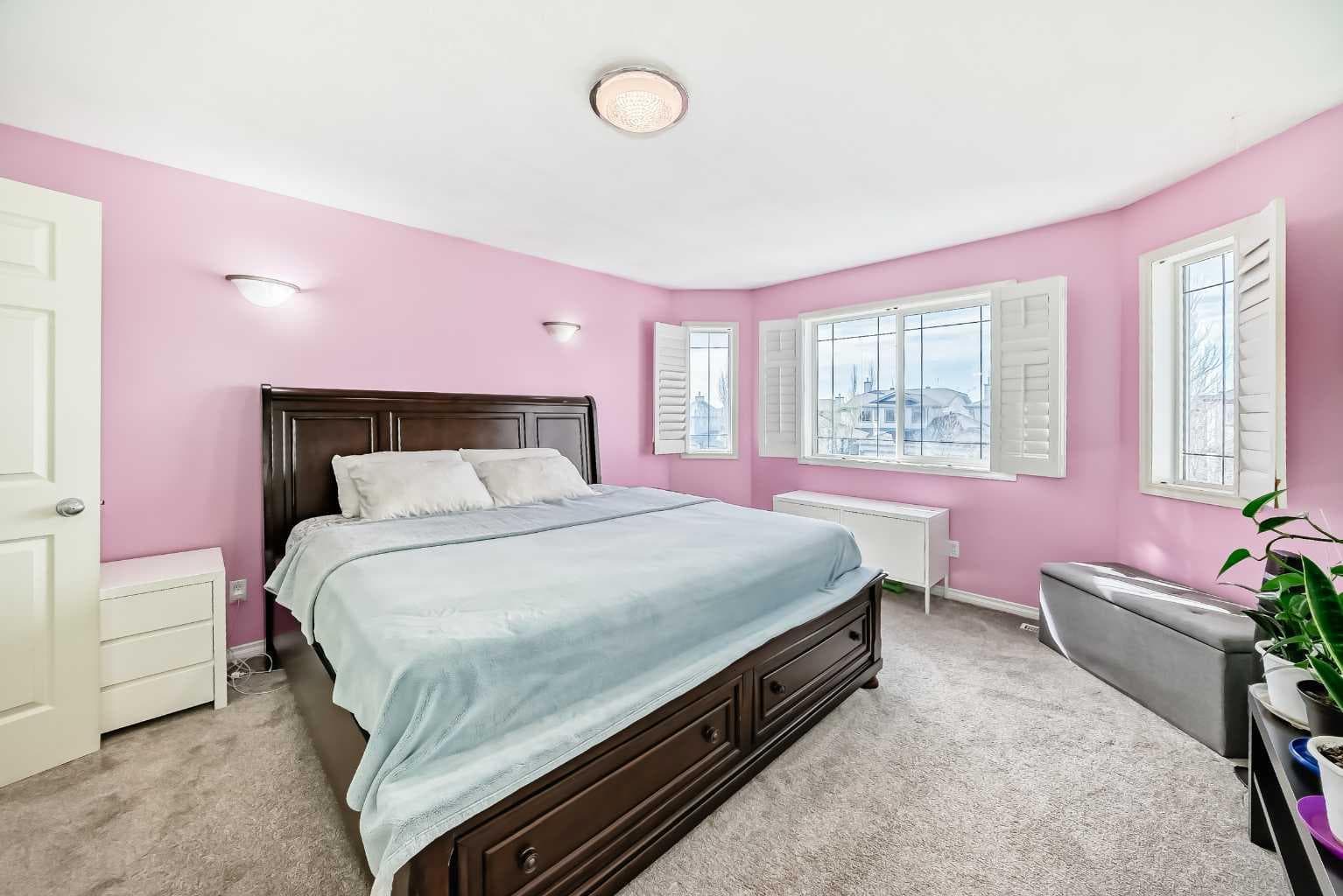 44 Canoe Square SW